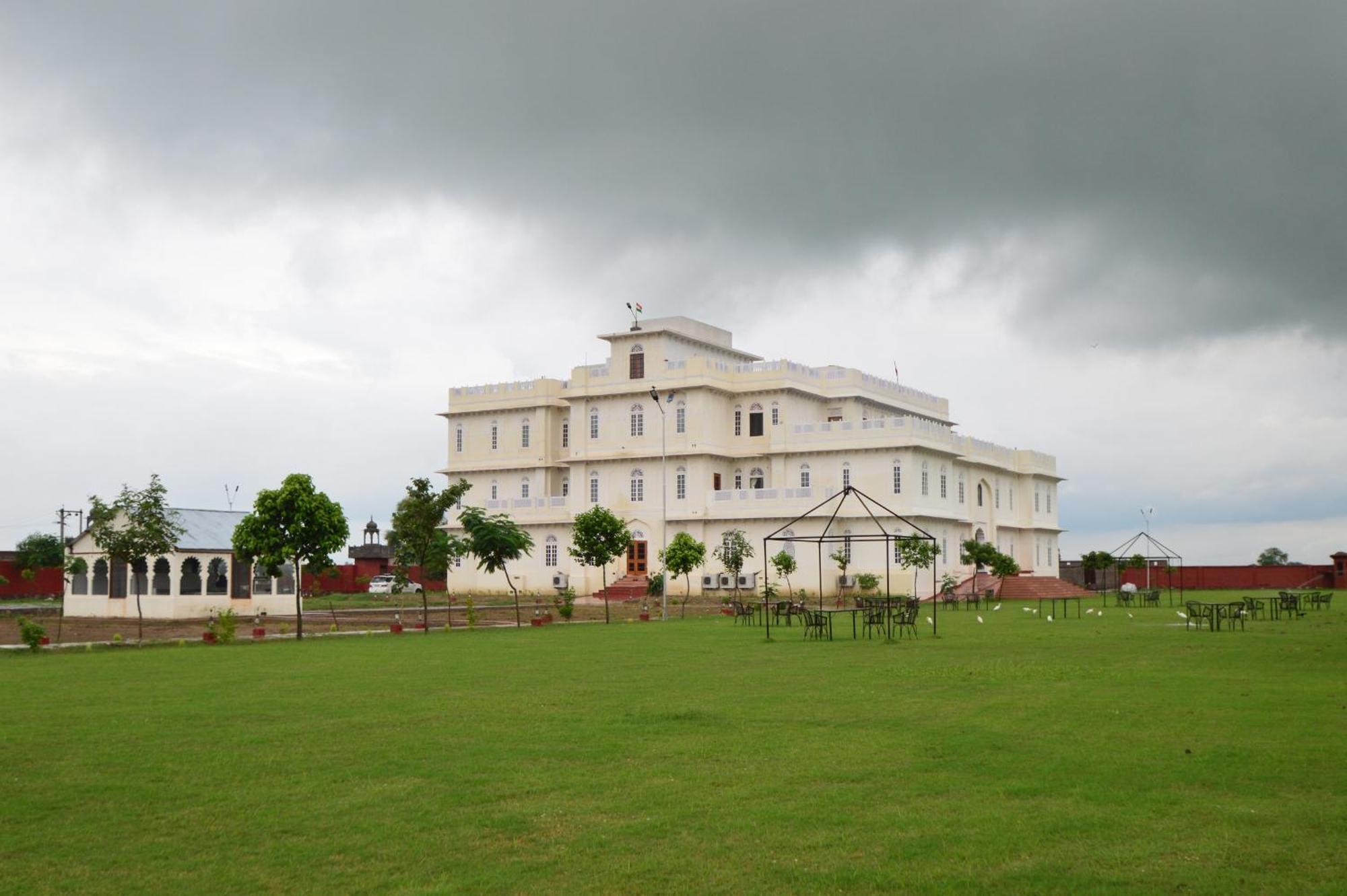Resort Aaram Baagh