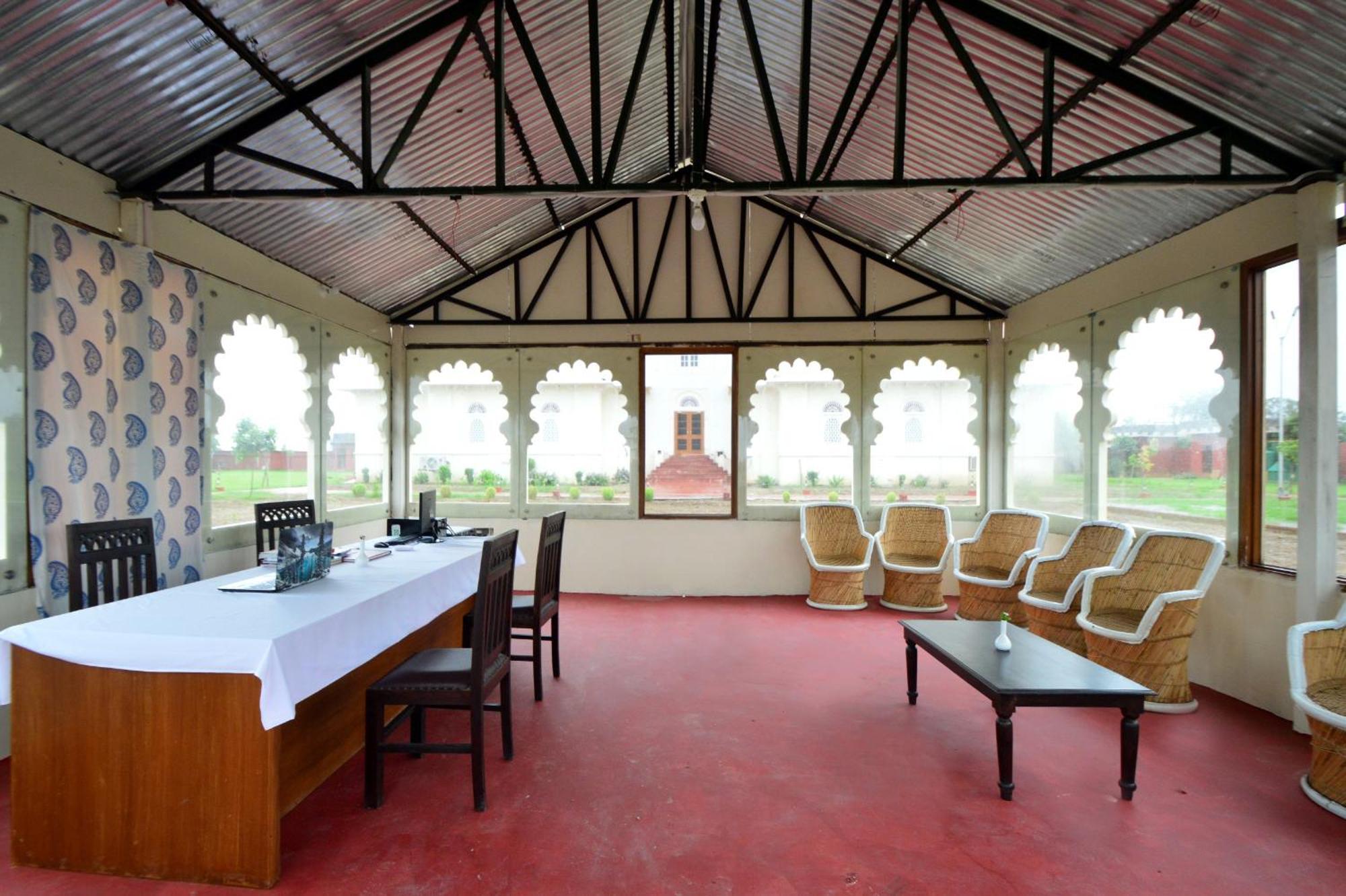 Aaram Baagh Resort 4*