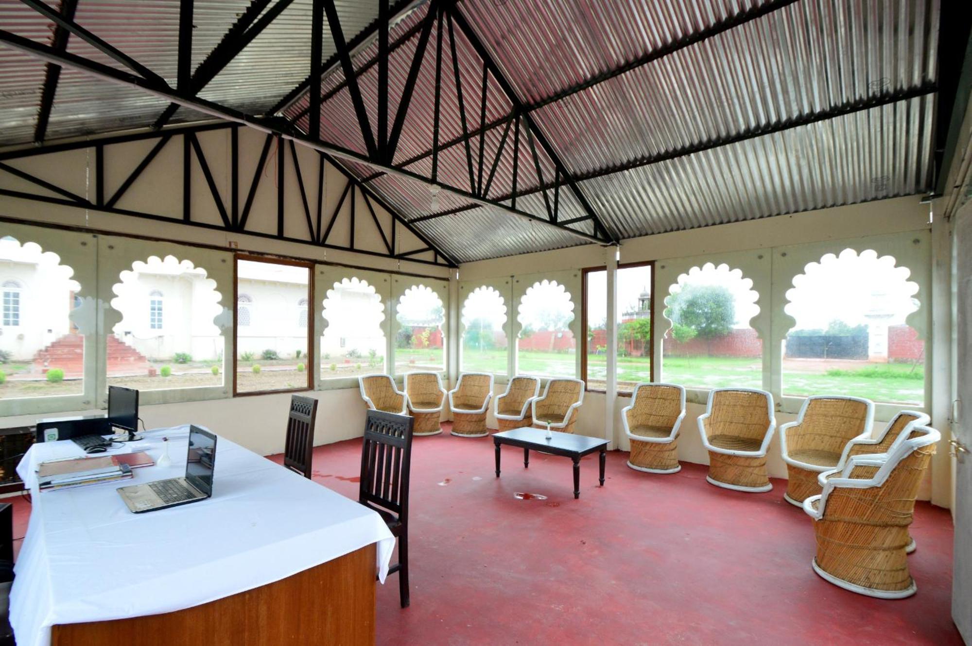 Resort Aaram Baagh 4*