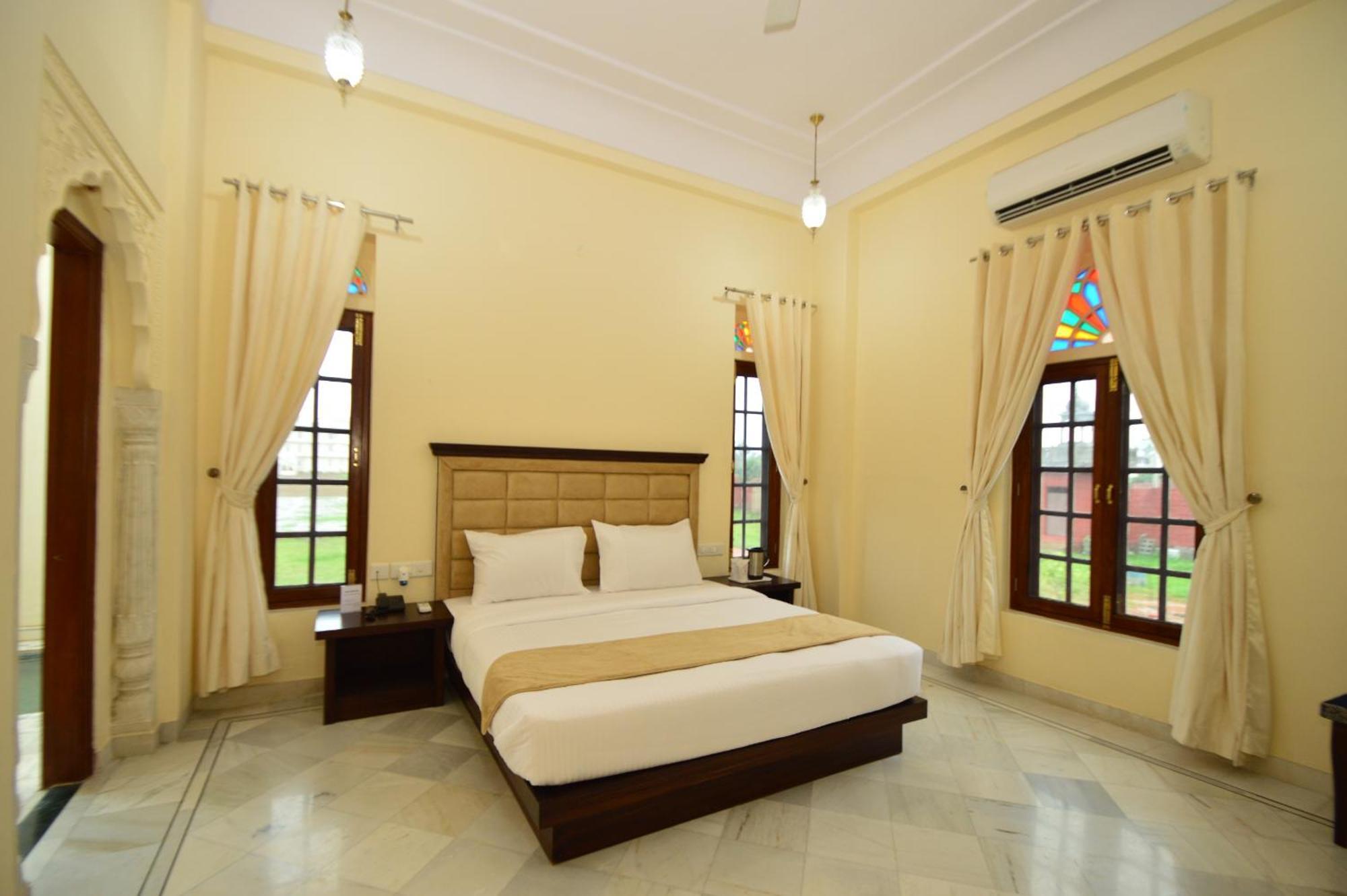 Aaram Baagh Resort 4*